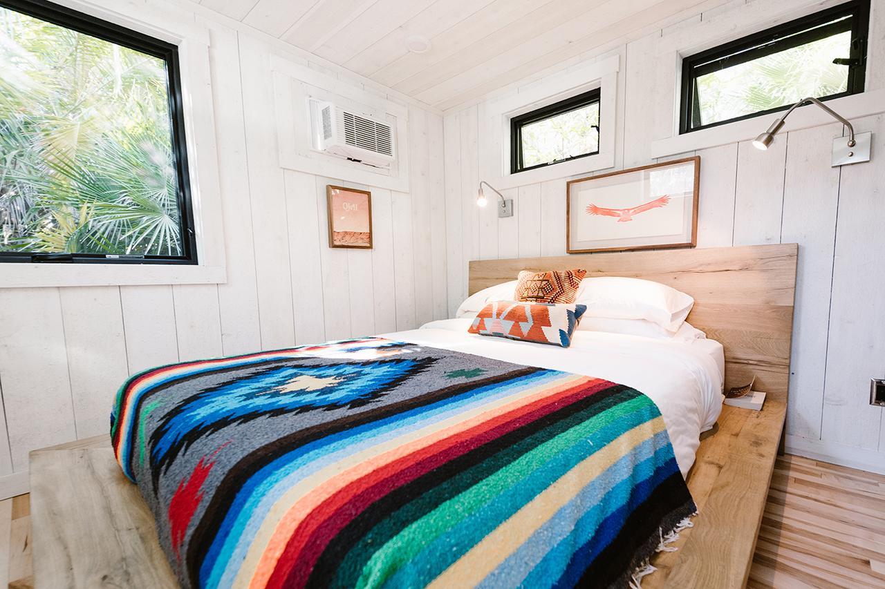 Caravan Outpost 2*